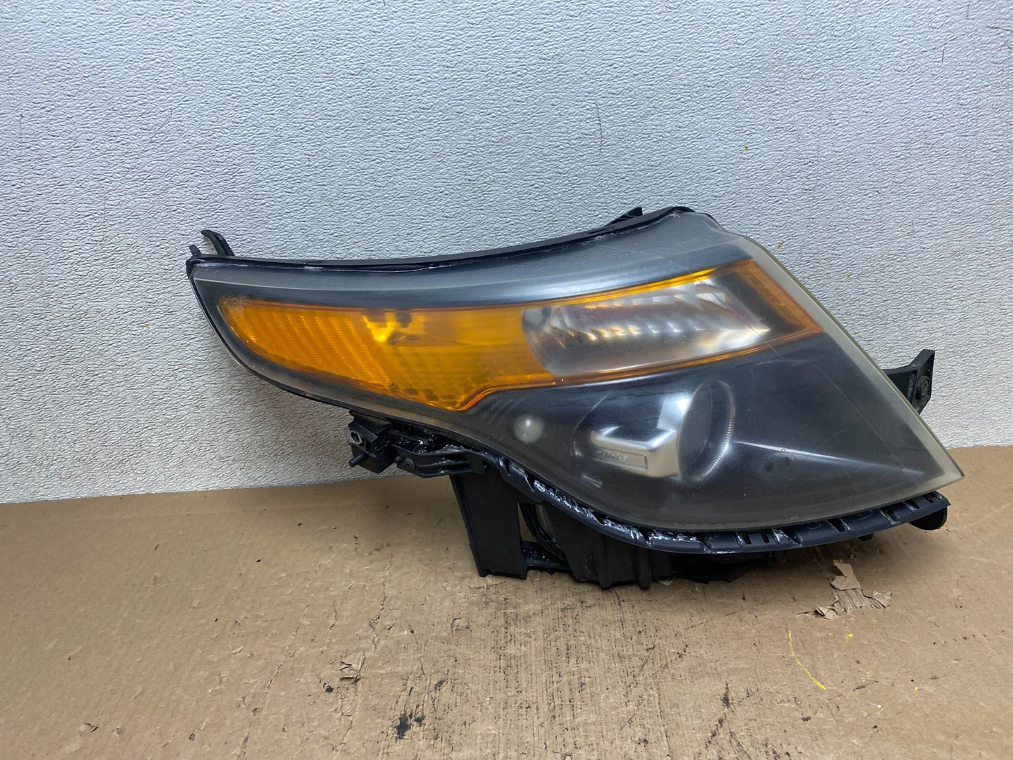 2011 to 2015 Ford Explorer Police Right Passenger Halogen Headlight Oem S1639 DW0