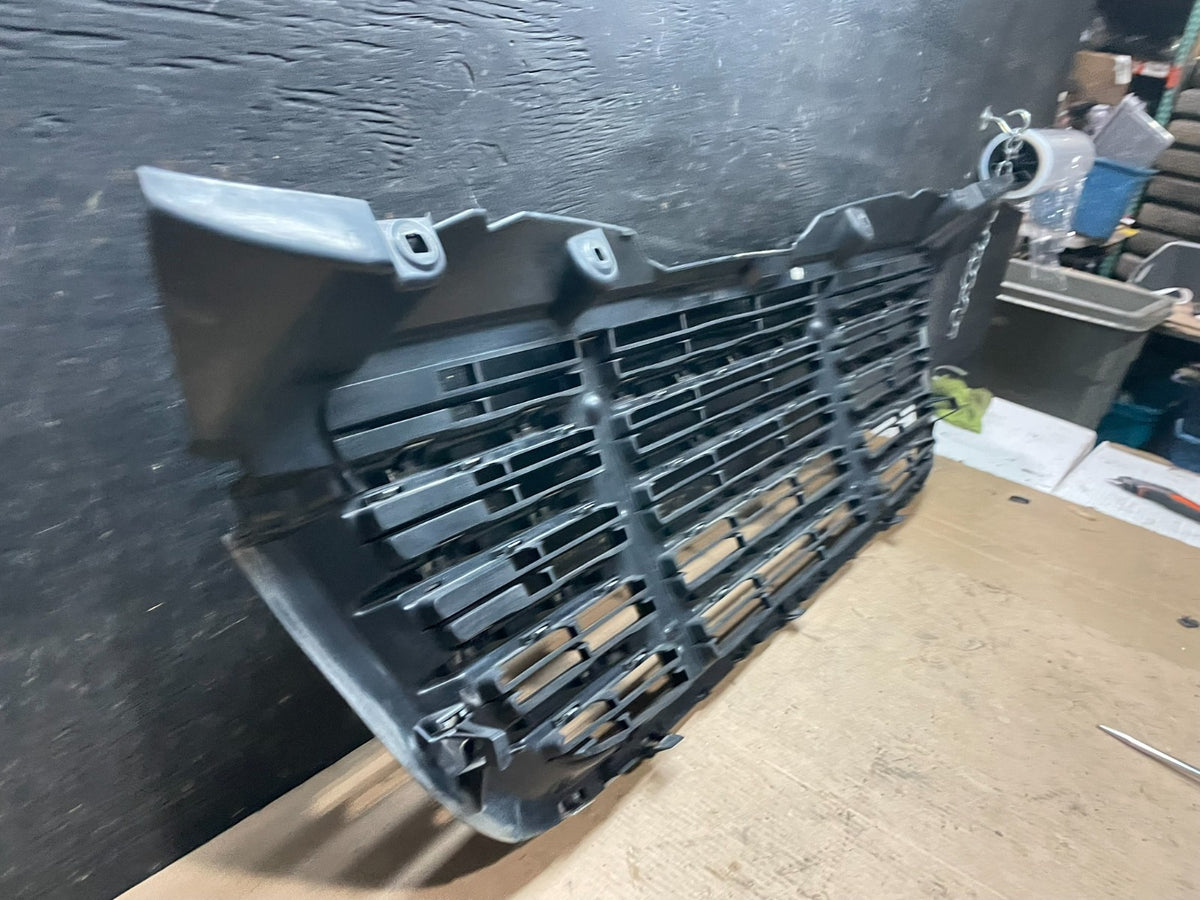 2009 to 2011 Freightliner Sprinter Front Upper Chrome Grill Grille T0452 DG5