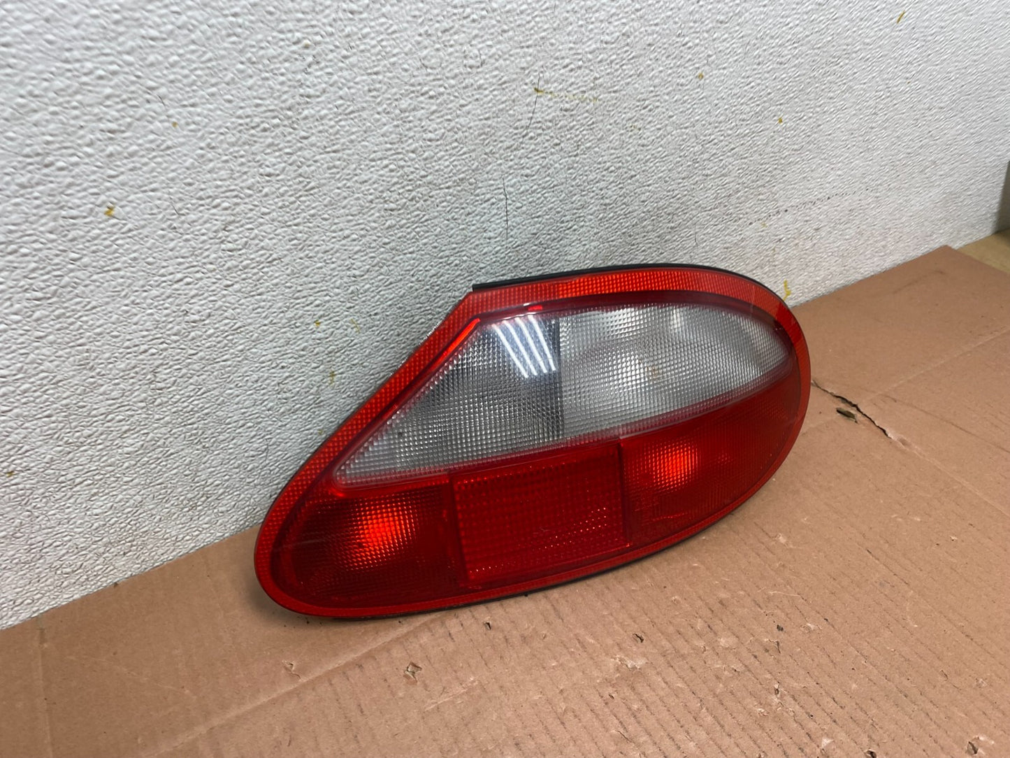 1996 to 2000 Jaguar XK8 XKR Right Passenger RH Side Tail Light L9788 DG2