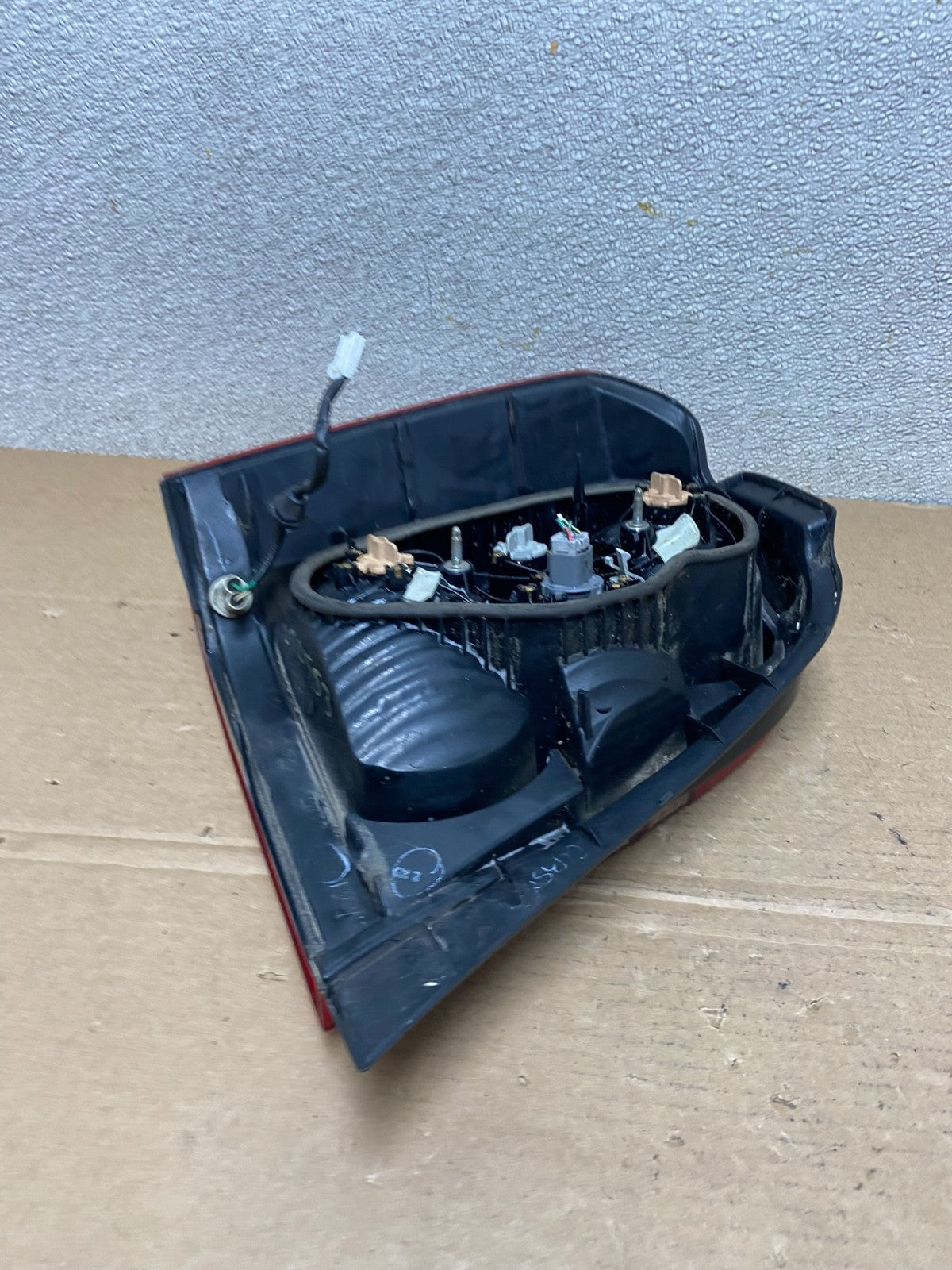 2001 2002 2003 Toyota Highlander Right Passenger RH Tail Light Oem AB4553 LK3