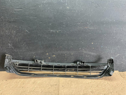 2014 to 2016 Chevrolet Malibu Front Bumper Center Grille Black 22995188 n5677 DG4