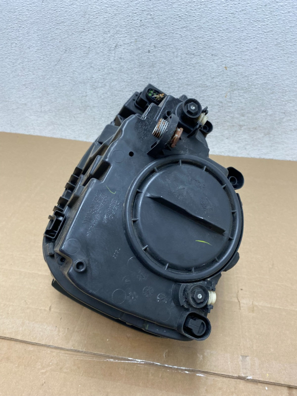 2011 to 2014 Volkswagen Jetta Right Passenger RH Headlight Halogen AE4861 DW6