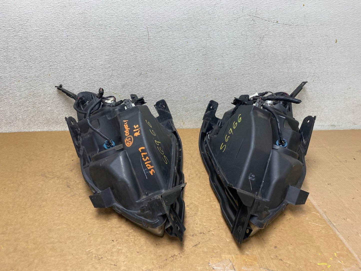 2005 2006 2007 Honda Odyssey Left+Right Set Halogen Headlights S6966 DW11