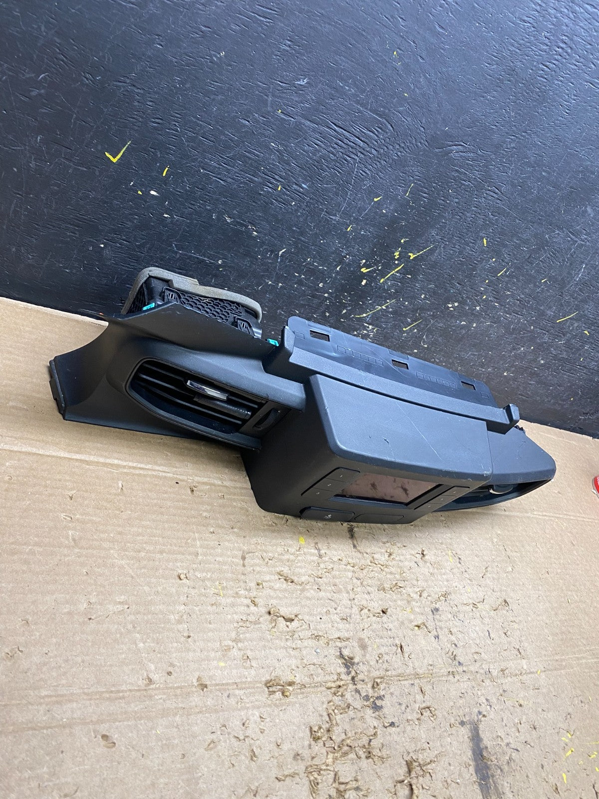 2020 to 2023 Ford  Explorer Console Radio Display Screen Air Vents X1369 DG1