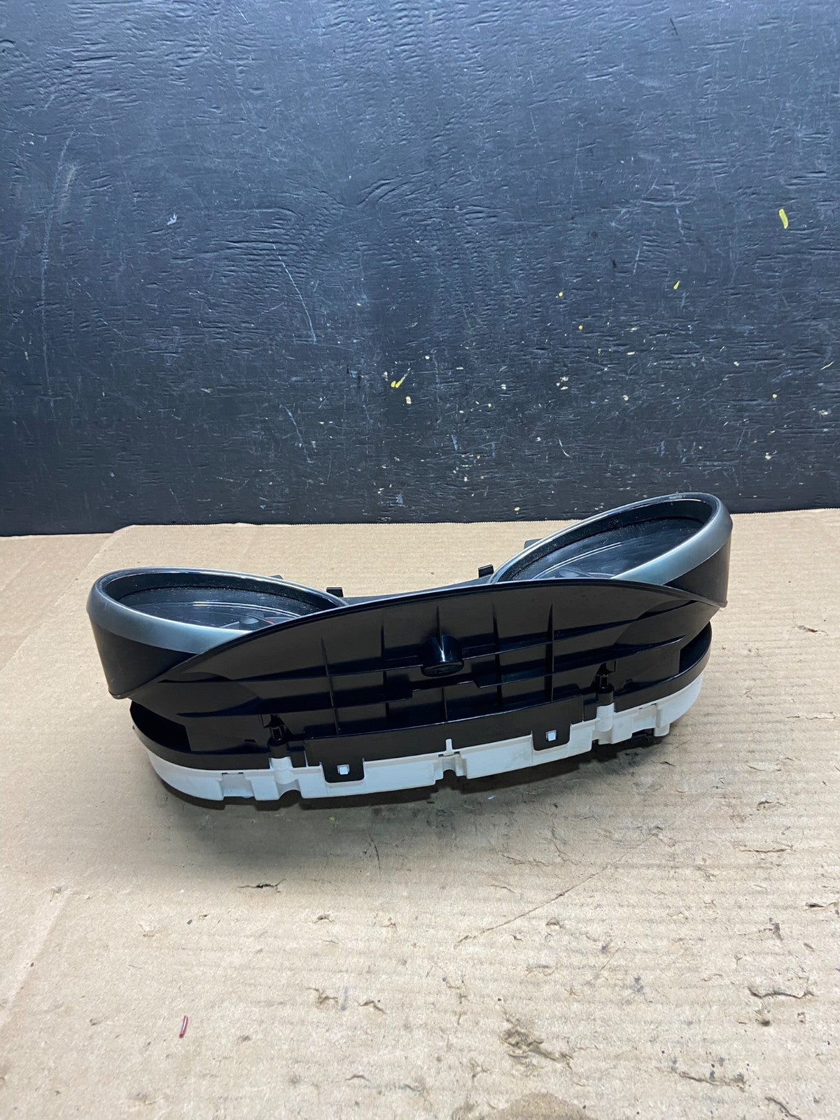 2011 Jeep Grand Cherokee 3.6L Speedometer Gauge Cluster OEM Q2672 DG3