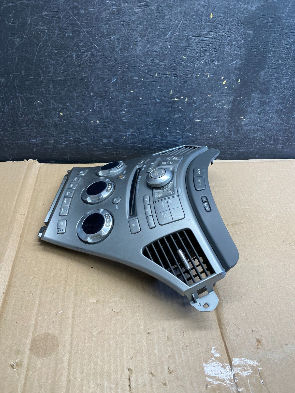 2006-2009 Subaru Tribeca Radio CD Player Climate Control Bezel Panel AH5510 DG2