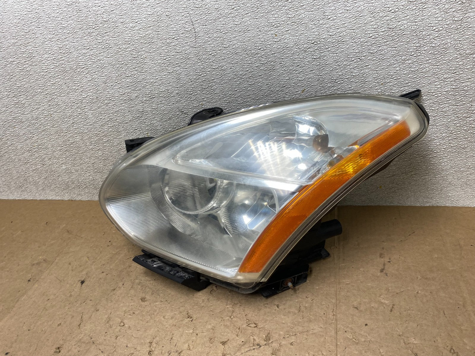 2008 to 2013 Nissan Rogue Left Driver LH Halogen Headlight W9226 DW1