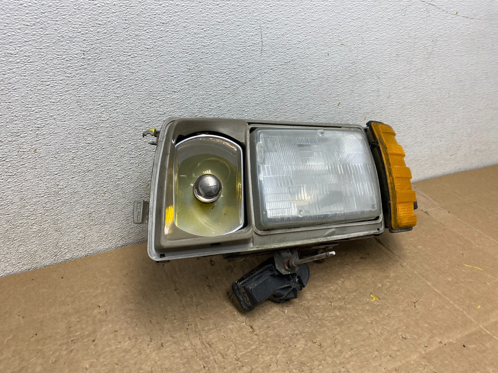 1986 to 1991 Mercedes-benz W126 Left Driver Side Halogen Headlight O6512 DW2