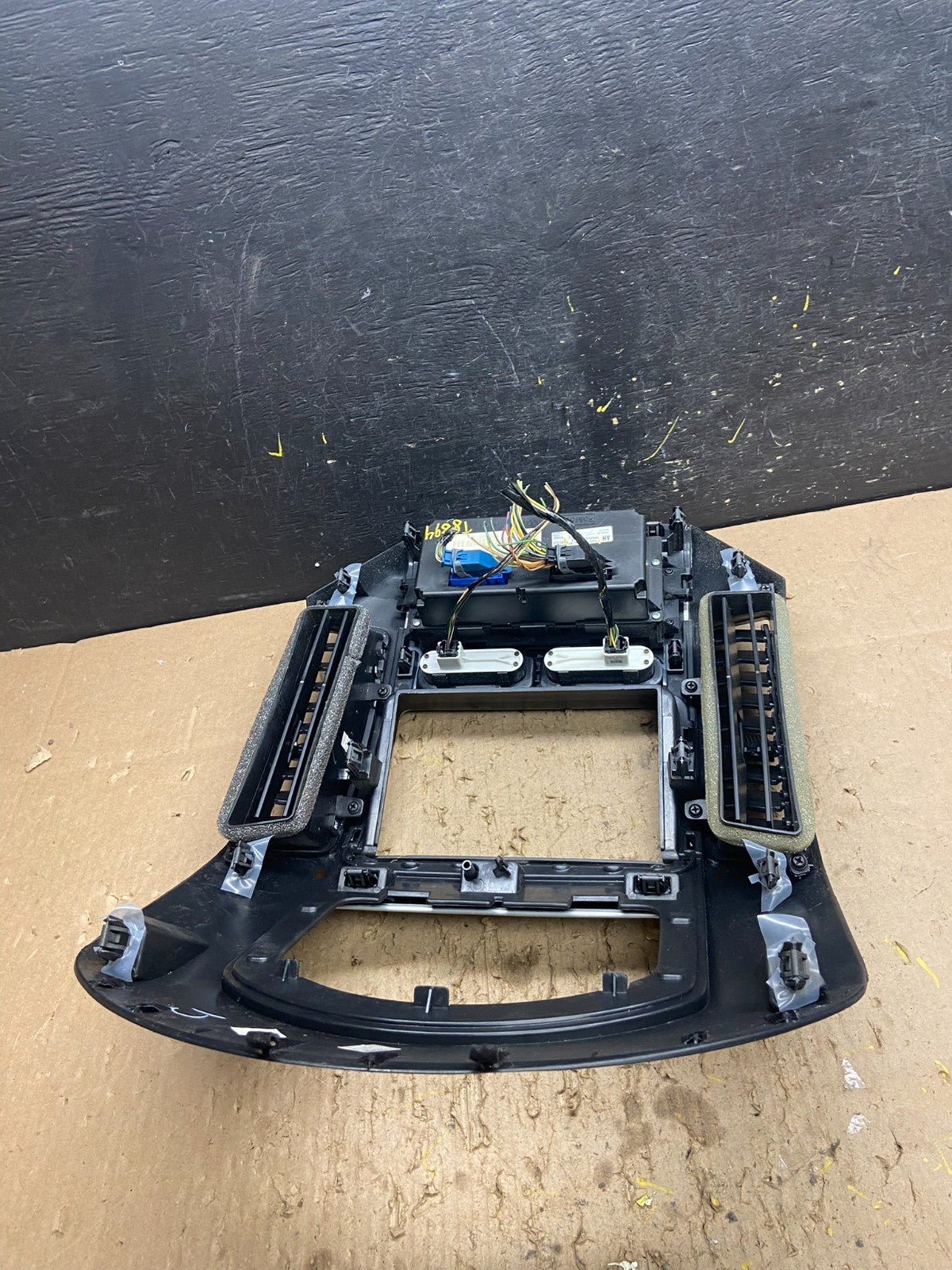 2007 - 2010 Ford Edge Heater Climate Control Radio Control Dash Bezel t8894 DG3