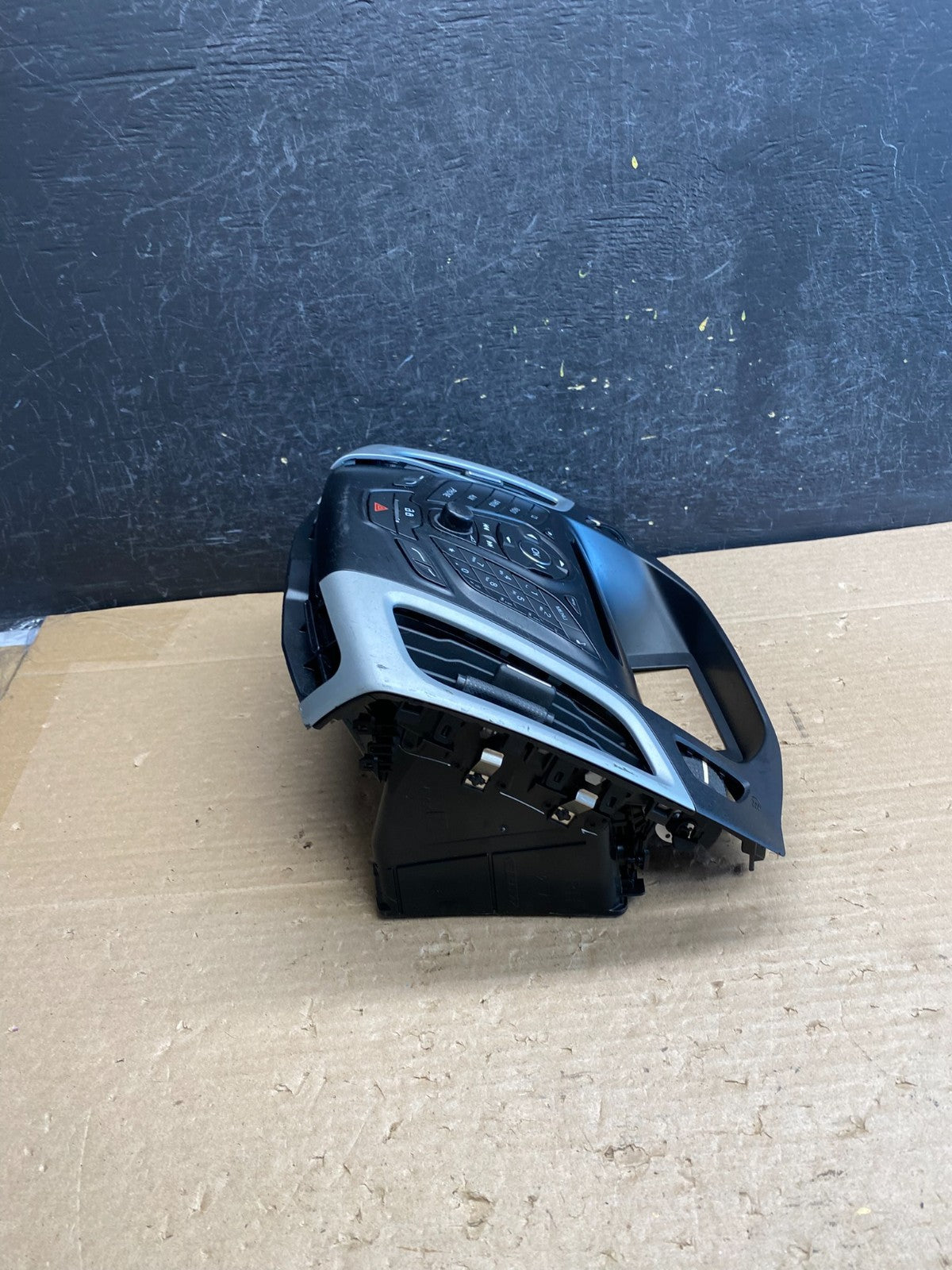 2012 to 2014 Ford Focus Radio Control Panel Trim w/ Bezel ag6227 DG2
