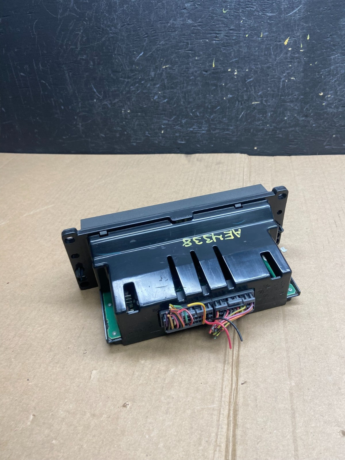 2003 to 2006 Lincoln Town Car Climate Control Panel ae4338 DG3