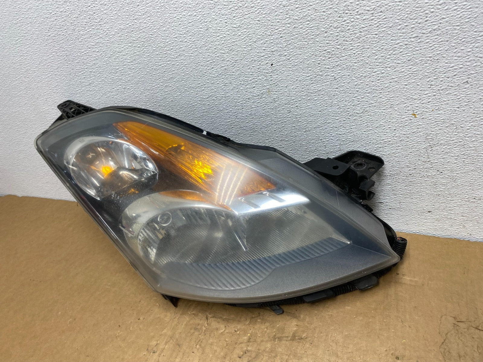 Sedan 2007 to 2009 Nissan Altima Right Passenger Halogen Headlight AD1359 DW1