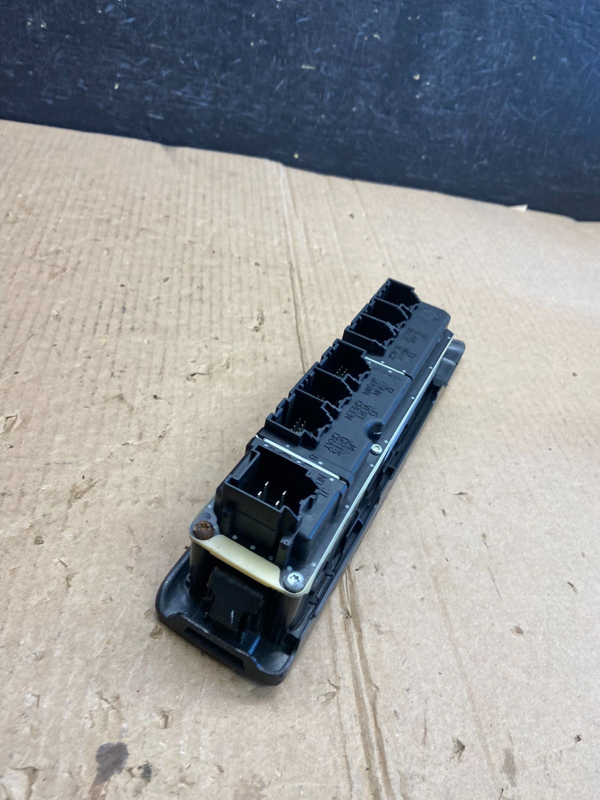 2007-2013 Chevy Suburban Tahoe Yukon Front Left Driver Window Switch AE3885 DG3