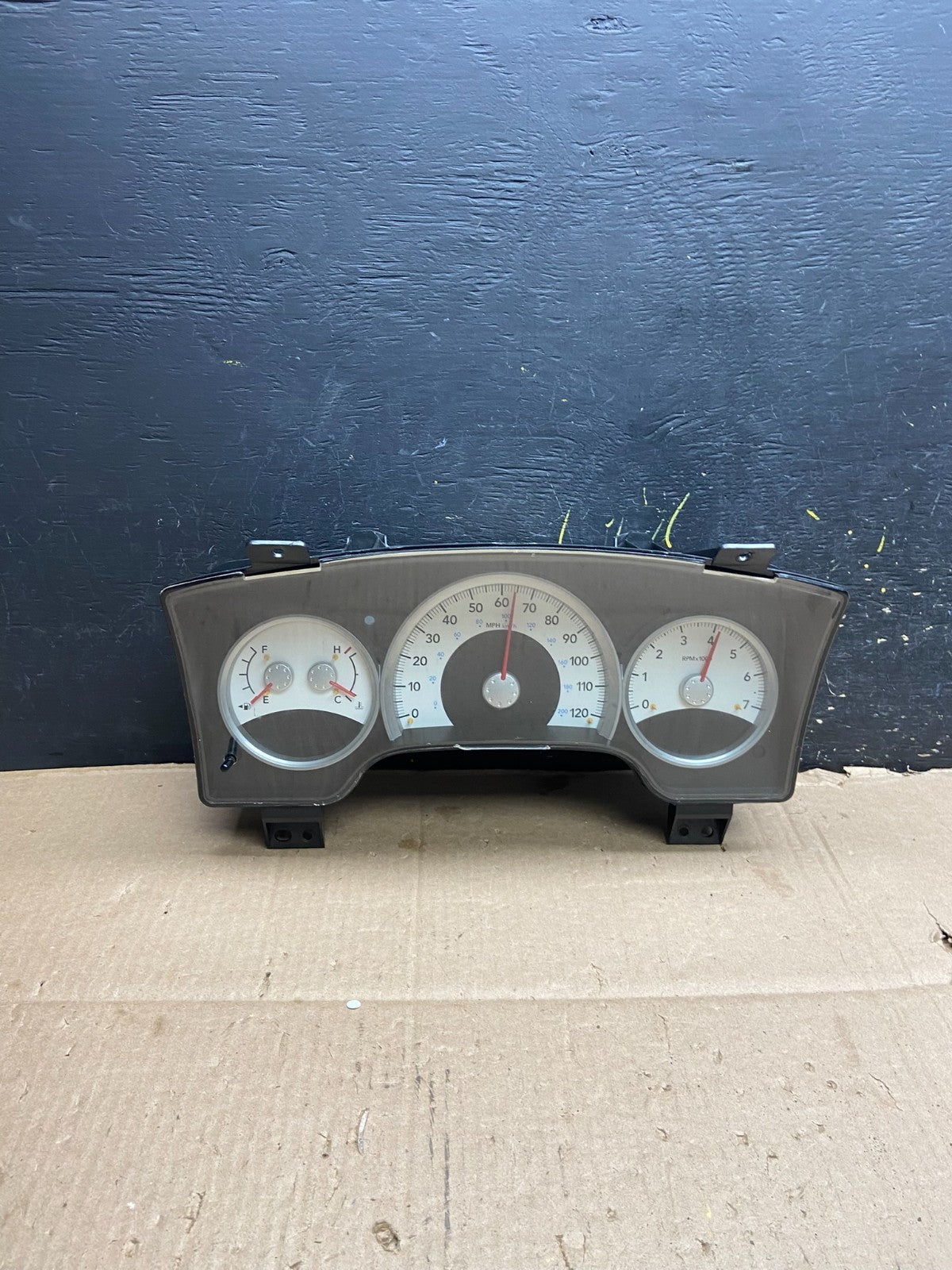 2006 Dodge Durango Speedometer Instrument Cluster Gauge Y2528 DG0