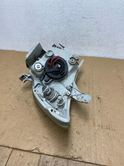 2005 to 2008 Pontiac Vibe Right Passenger RH Side Headlight Halogen AD37626