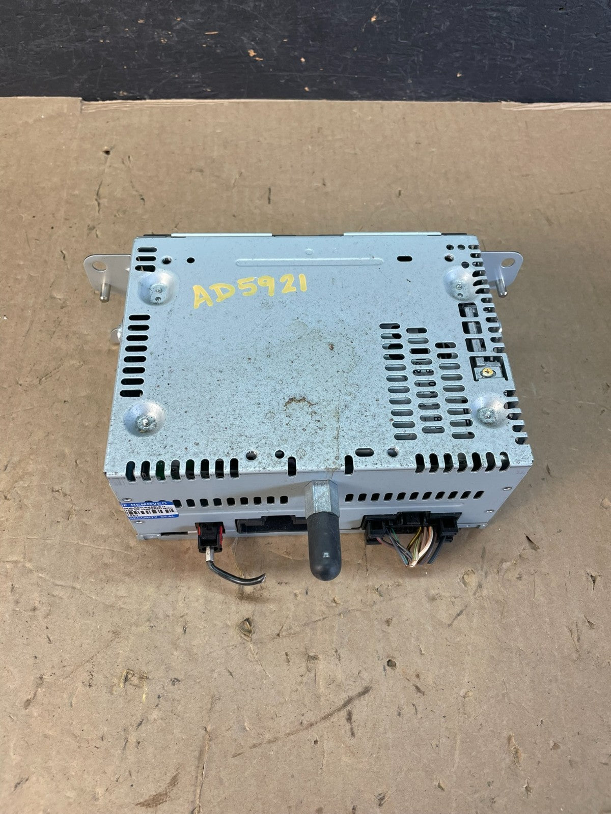 2013 to 2014 Ford Explorer Audio Equipment Radio Receiver AM FM CD AD5921 DW5