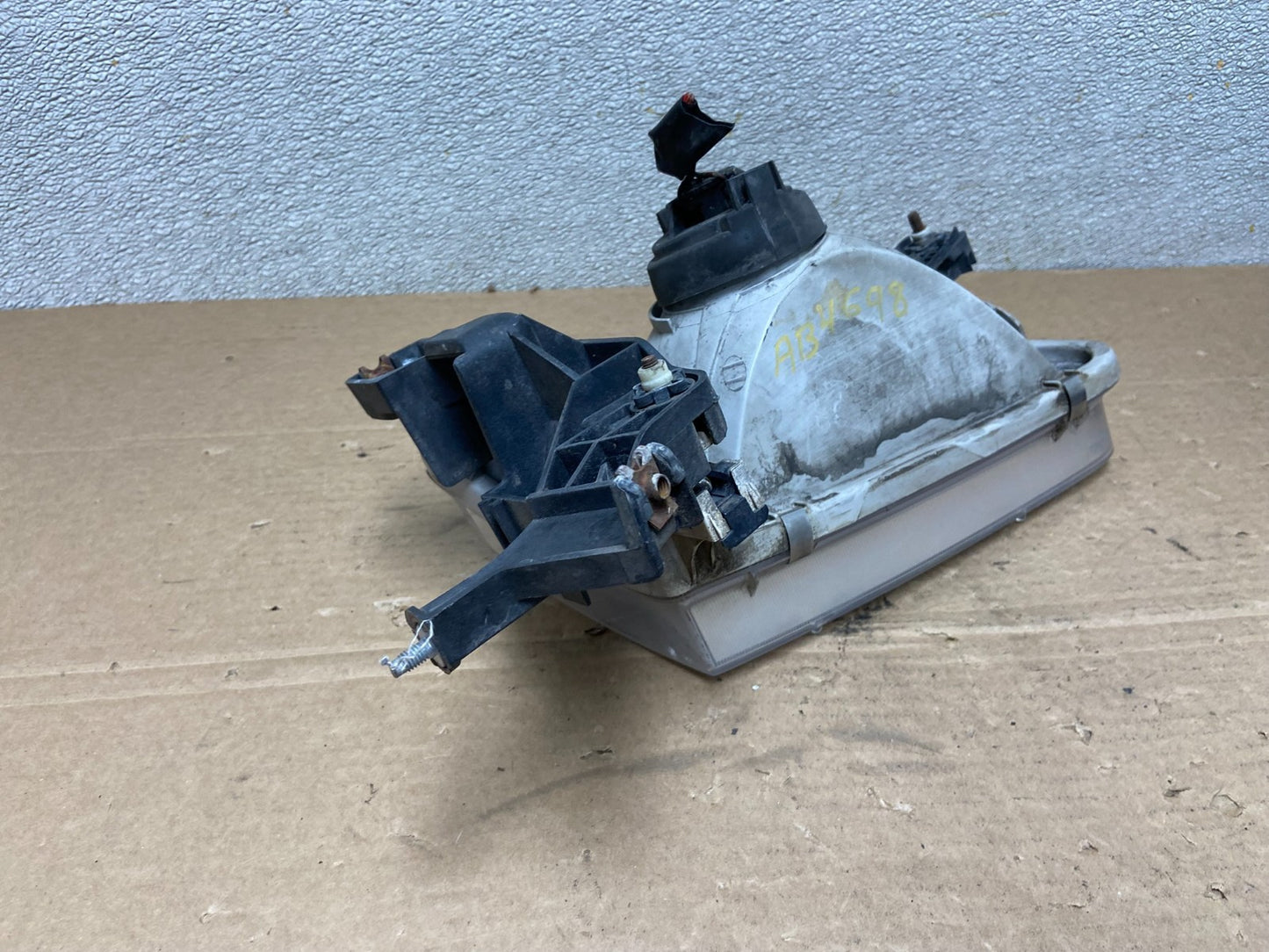 1998 to 2000 Toyota Corolla Front Left Driver Halogen Headlight AB4698 DW5