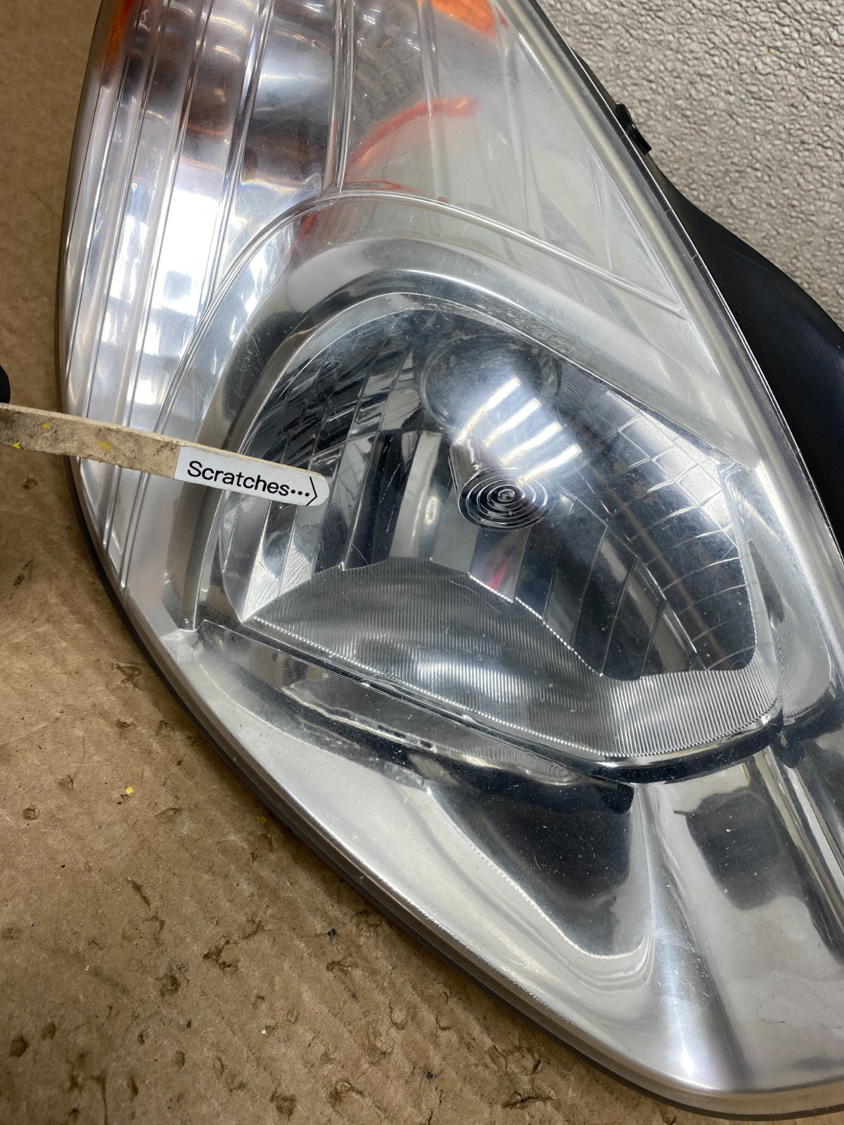 2006 to 2011 Hyundai Accent Sedan Right Passenger  Halogen Headlight Z3131 DW3