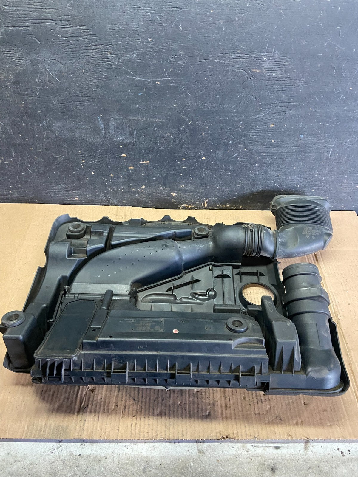 2005 to 2008 Volkswagen Jetta 2.5L Passat Jetta Engine Cover 07k129601 P8470 DG4