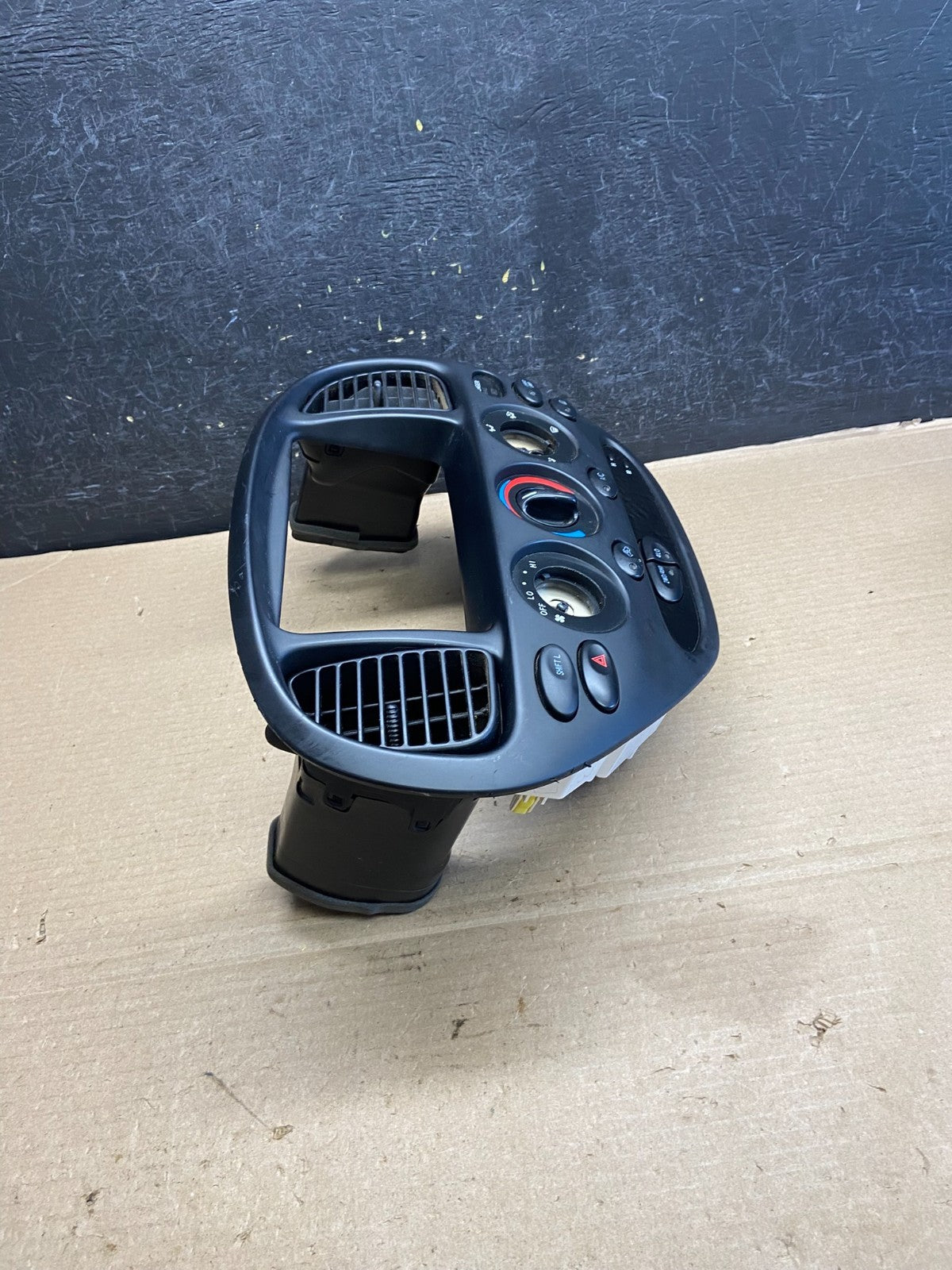 2004 2006 Toyota Tundra Climate Control Panel Radio Bezel AH3546 DG1