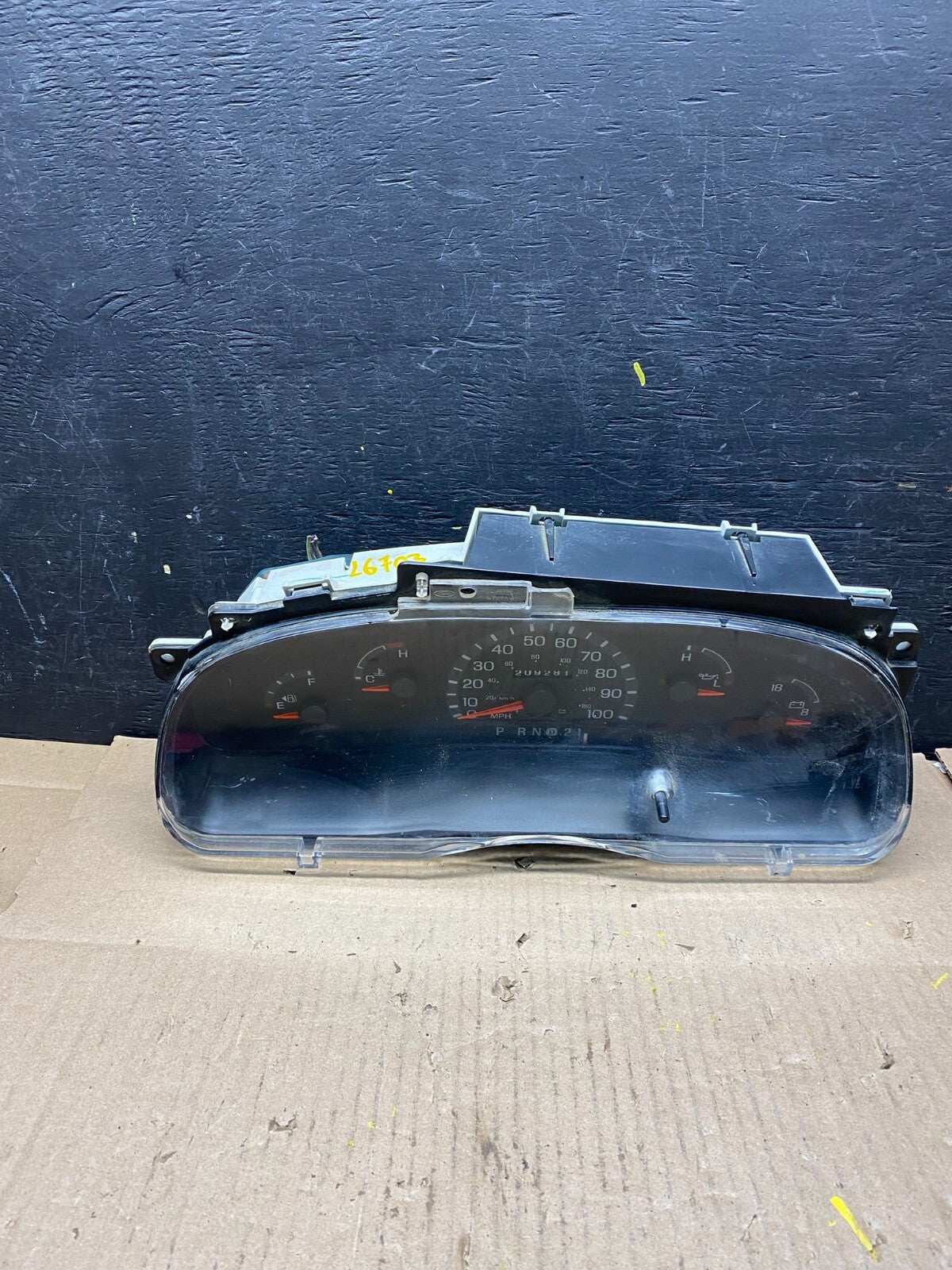 1997 to 2002 Ford Econoline E250 E350 Van Speedometer Instrument Cluster L67030