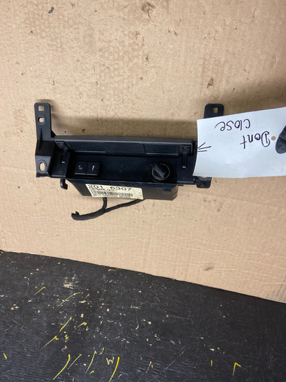 2010 to 2012 Ford Taurus Front Center Console Dashboard Center Storage z0093 DG1