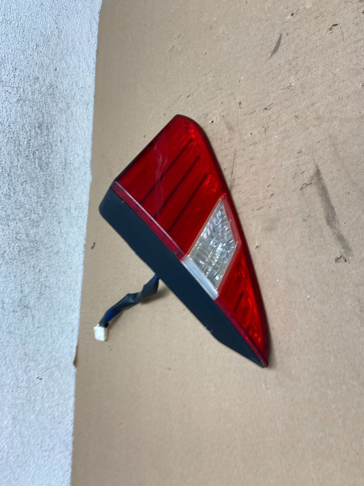 2004 to 2006 Lexus LS430 Right Passenger Side Tail Light Inner AG34142