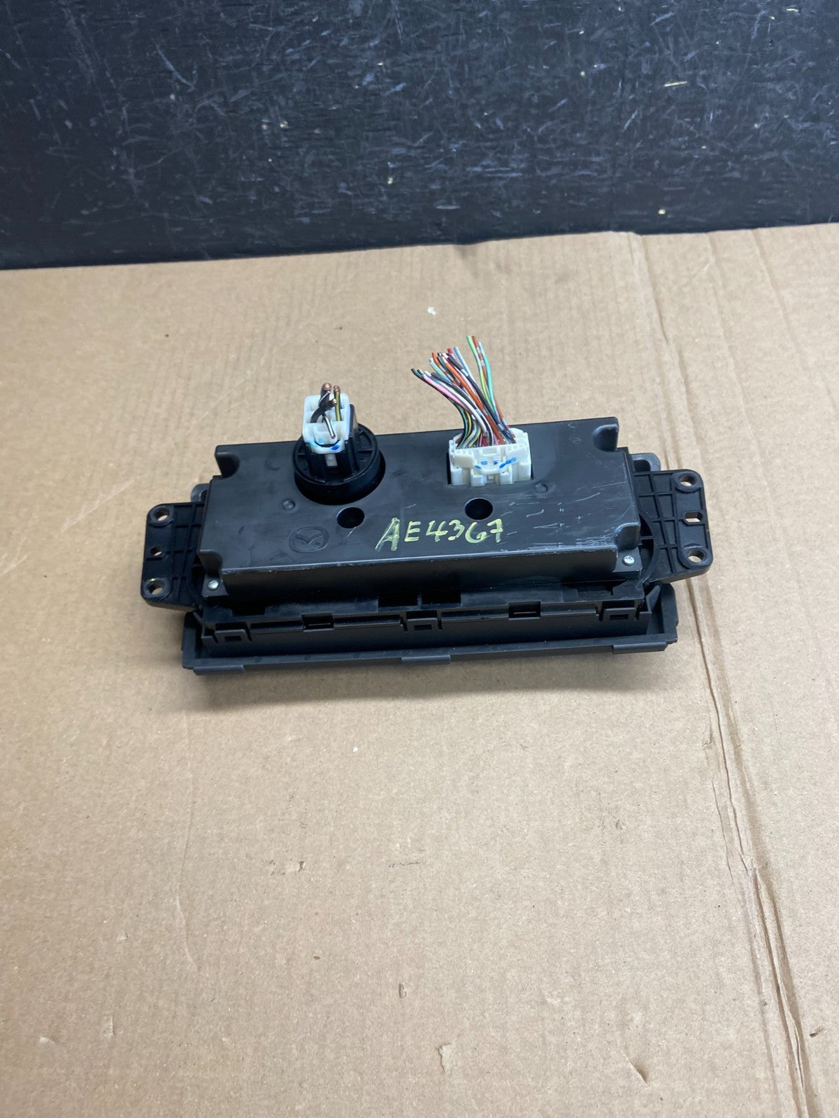 2009 - 2013 Mazda 6 A/C Manual Climate Control Panel AE4367 DG3