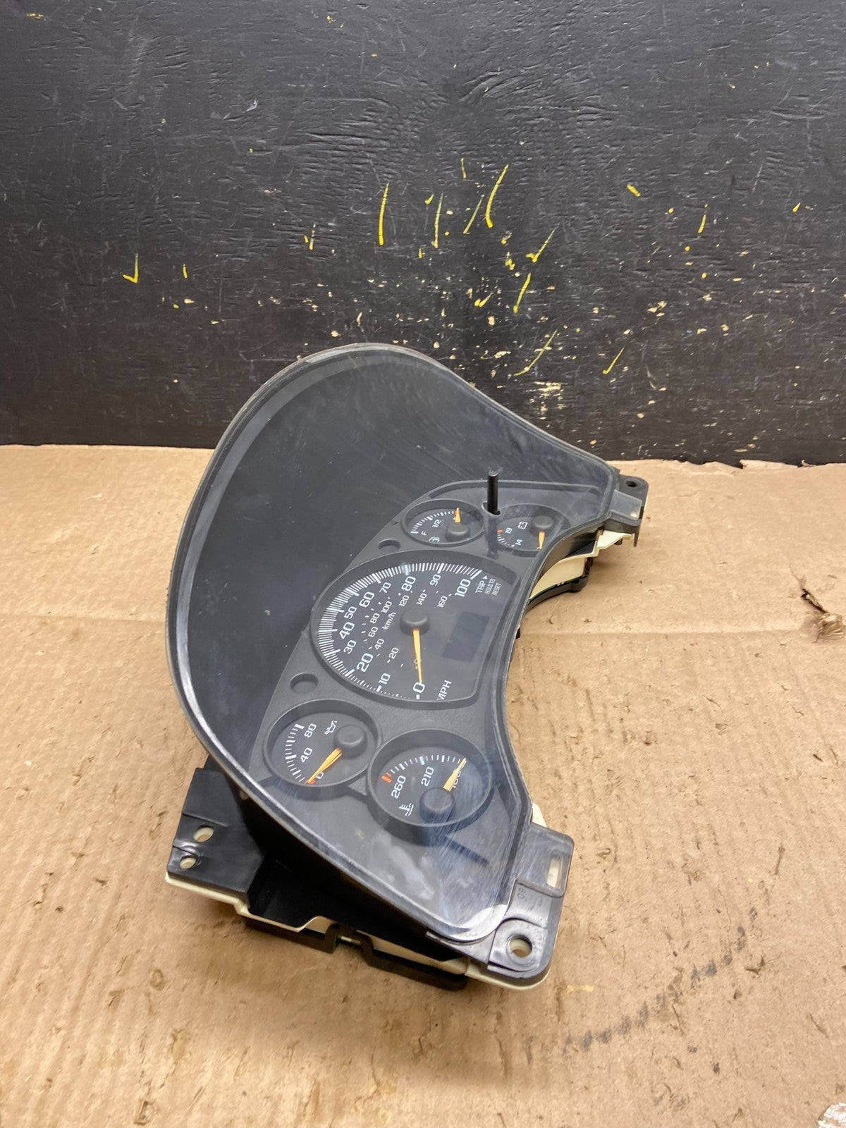 2004 to 2007 Chevrolet Express Speedometer Cluster Gauge OEM  Y5524 DG1