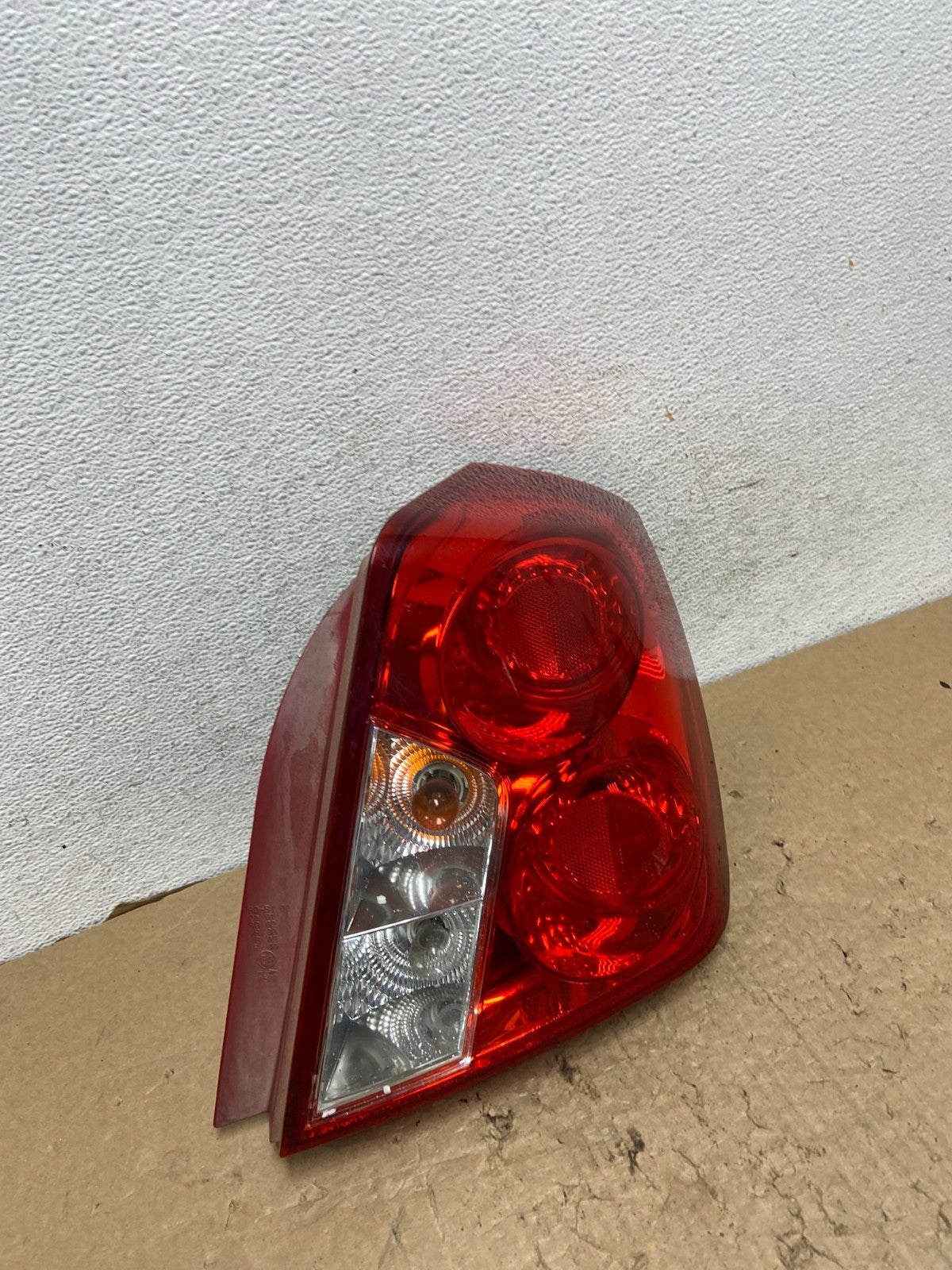 2004 to 2008 Suzuki Forenza Right Passenger RH Side Tail Light Af82592