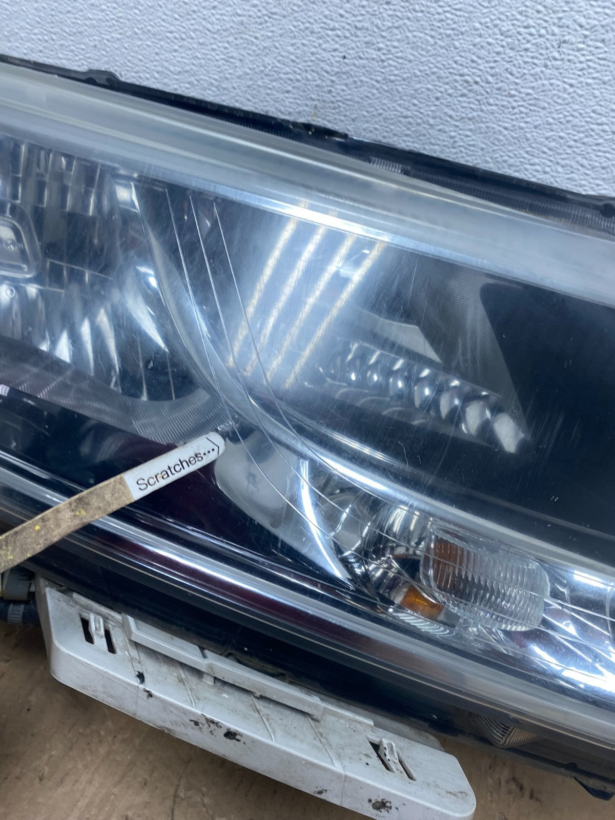 2013 to 2016 Nissan Pathfinder Right Passenger RH Side Headlight AD8028 DW3