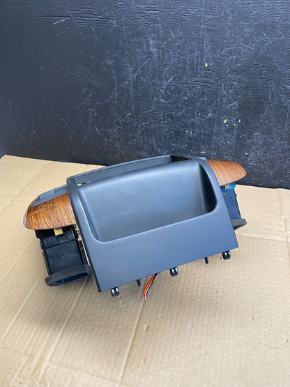 2006-2012 Hyundai Entourage Sedona Center Radio Clock Bezel Air Vent AC9311 DG3