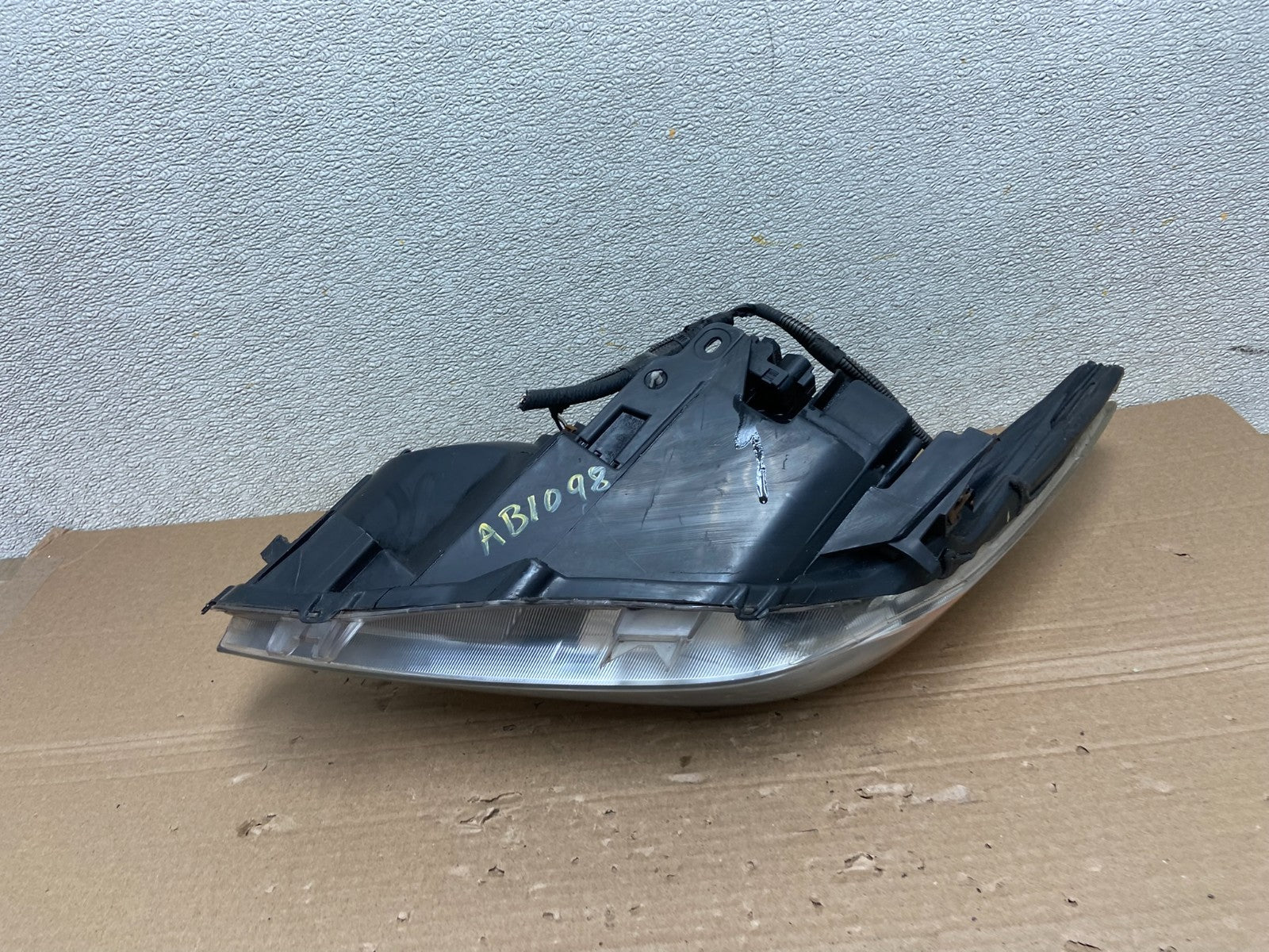 2010 - 2011 Toyota Prius Right Passenger Rh Halogen Headlight OEM AB1098 DW7