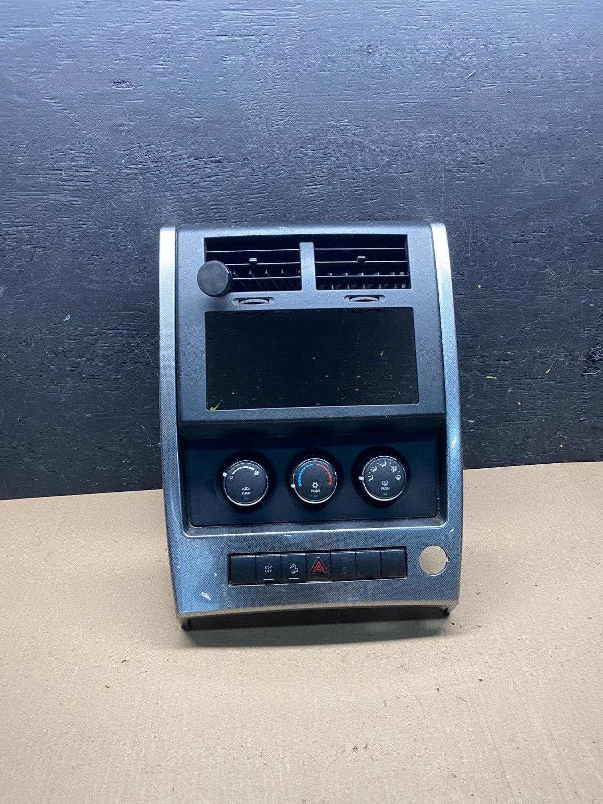 2008 to 2012 Jeep Liberty Dash Climate Temperature Control Radio Bezel Q6928 DG0