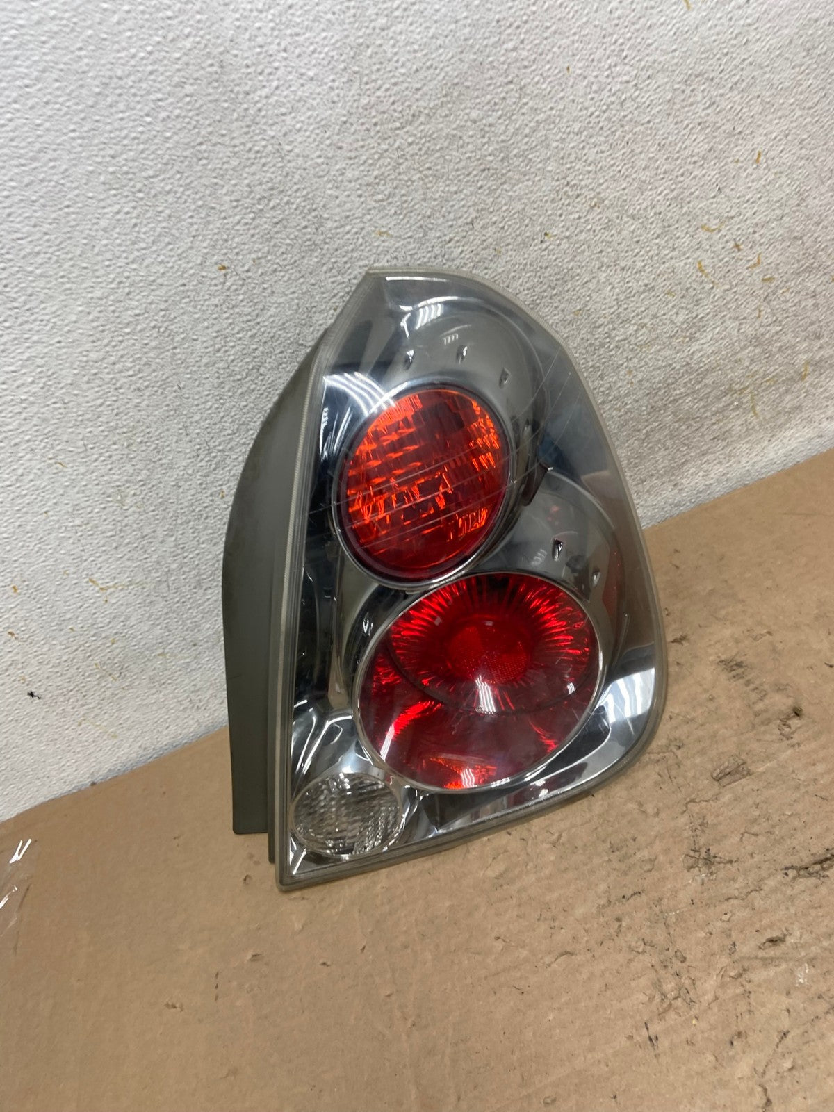2005 to 2006 Nissan Altima Tail Light Right Passenger RH Side AI1108 LK2