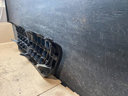 2000 2001 Mitsubishi Montero Front Upper Grill Grille OEM V9582 DG4