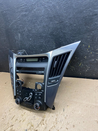 2011 to 2014 Hyundai Sonata Center Radio Climate Control Air Vent Bezel T8783 DG2