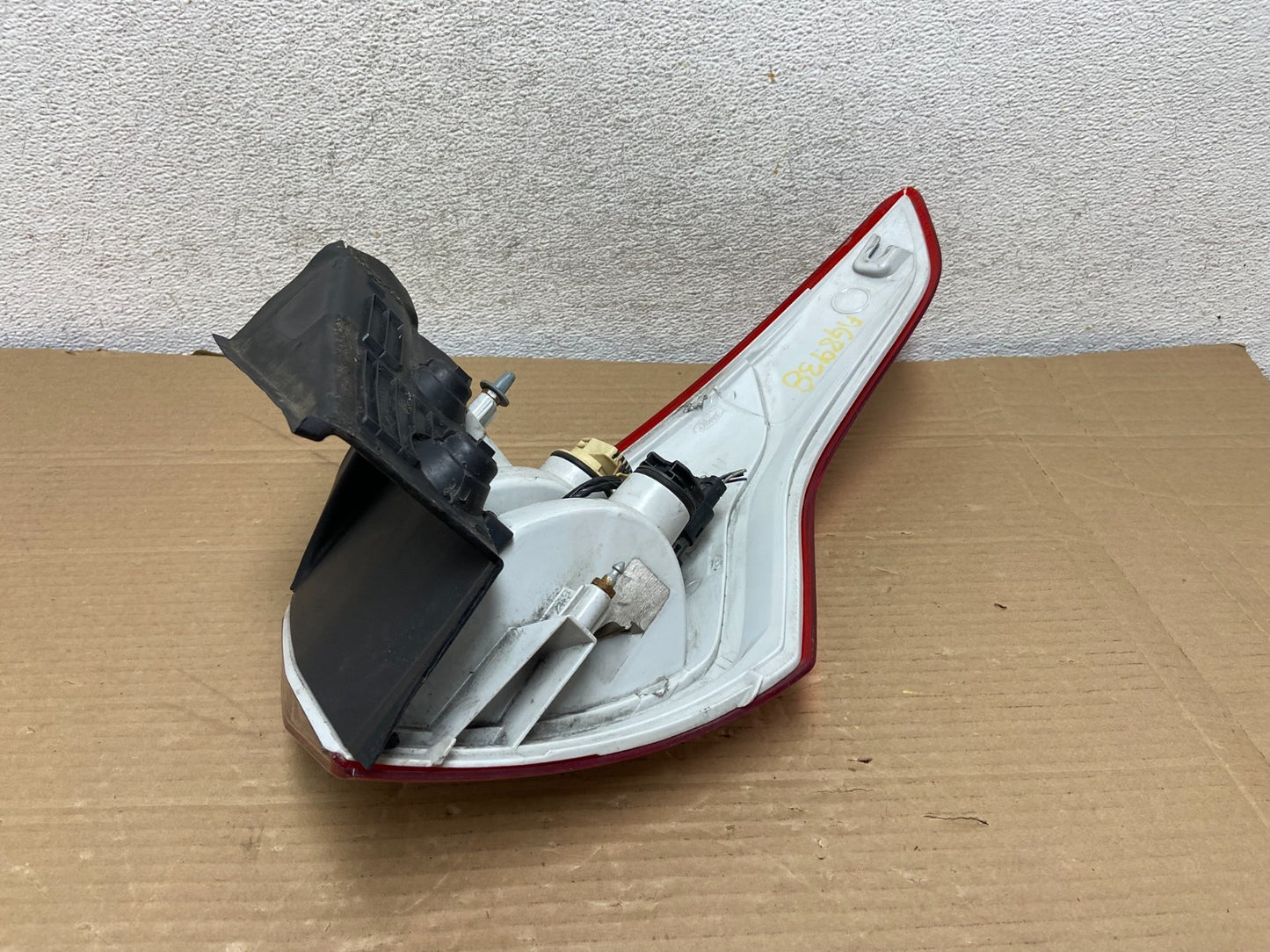 2013 to 2016 Ford Escape Left Driver LH Side Tail Light AG8938 DW5