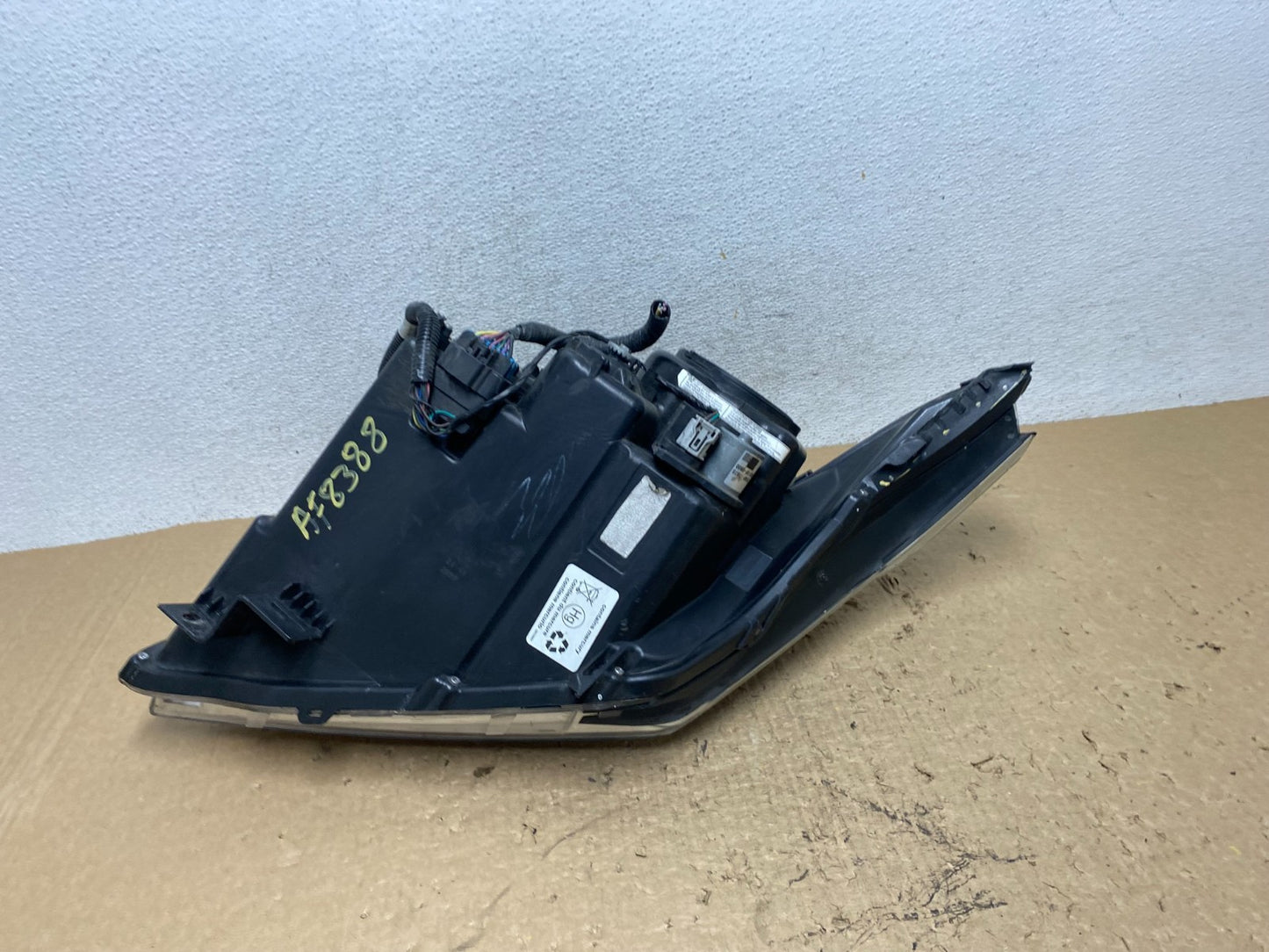 Xenon 2010 to 2016 Cadillac SRX Left Driver LH Side Headlight AF8388 DW6