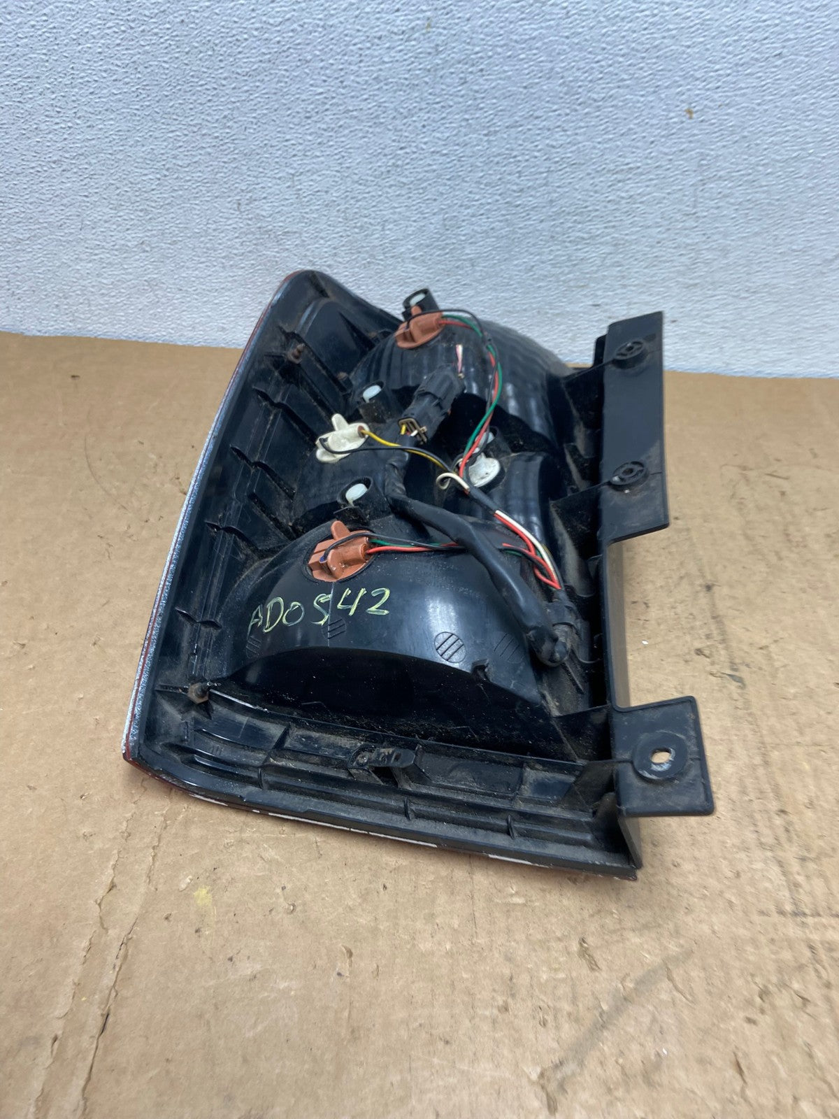 2006 to 2011 Kia Carnival Right Passenger RH Side Tail Light AD0542 LK6