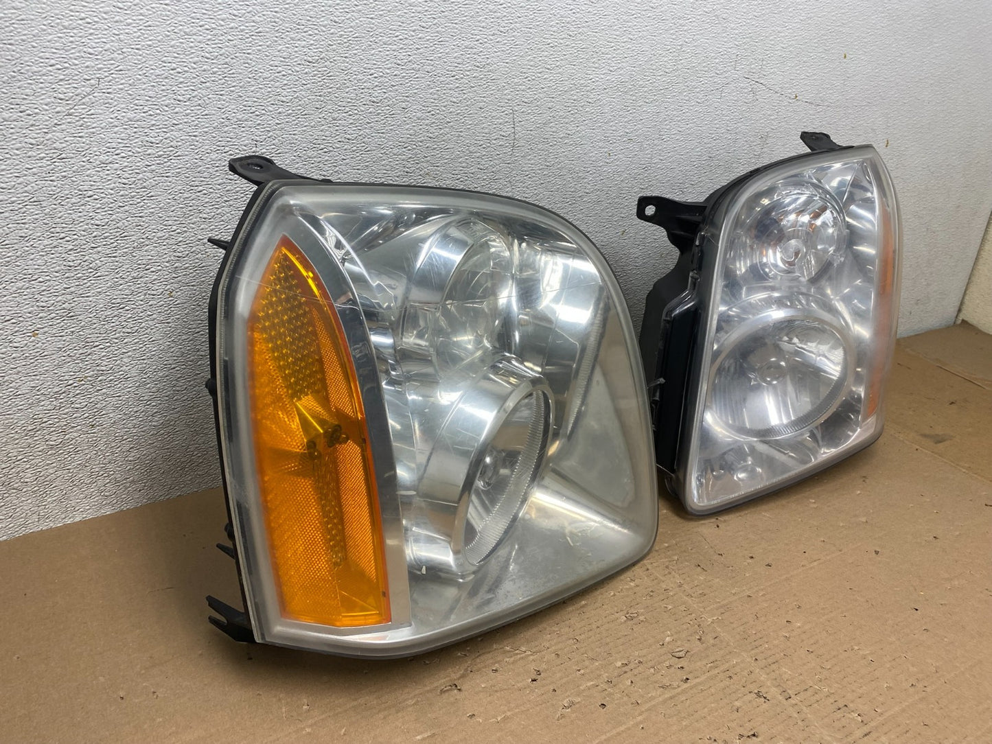 2007 - 2014 GMC Yukon Halogen Headlights Left+Right Side Set R0632 DW2