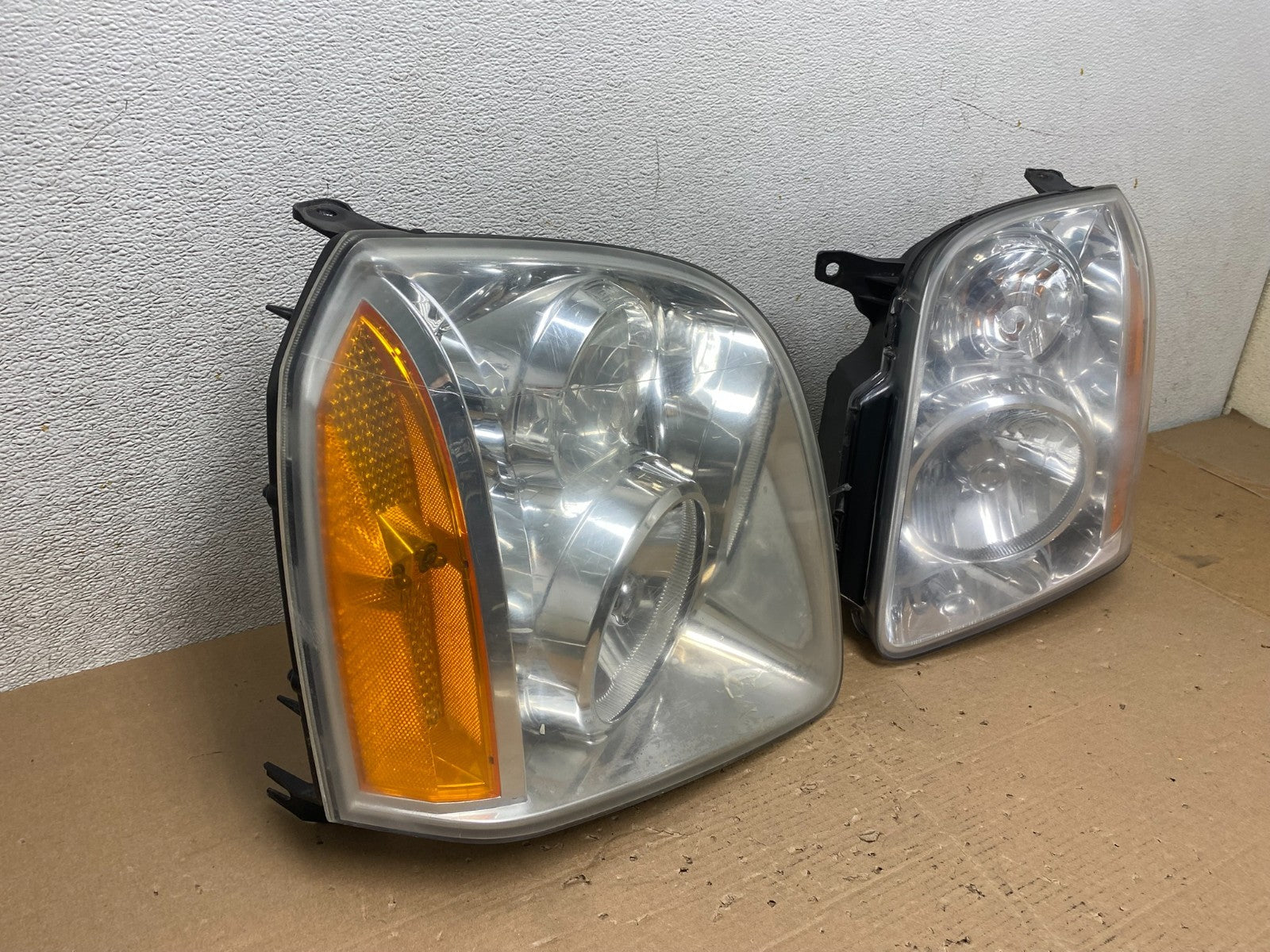 2007 - 2014 GMC Yukon Halogen Headlights Left+Right Side Set R0632 DW2