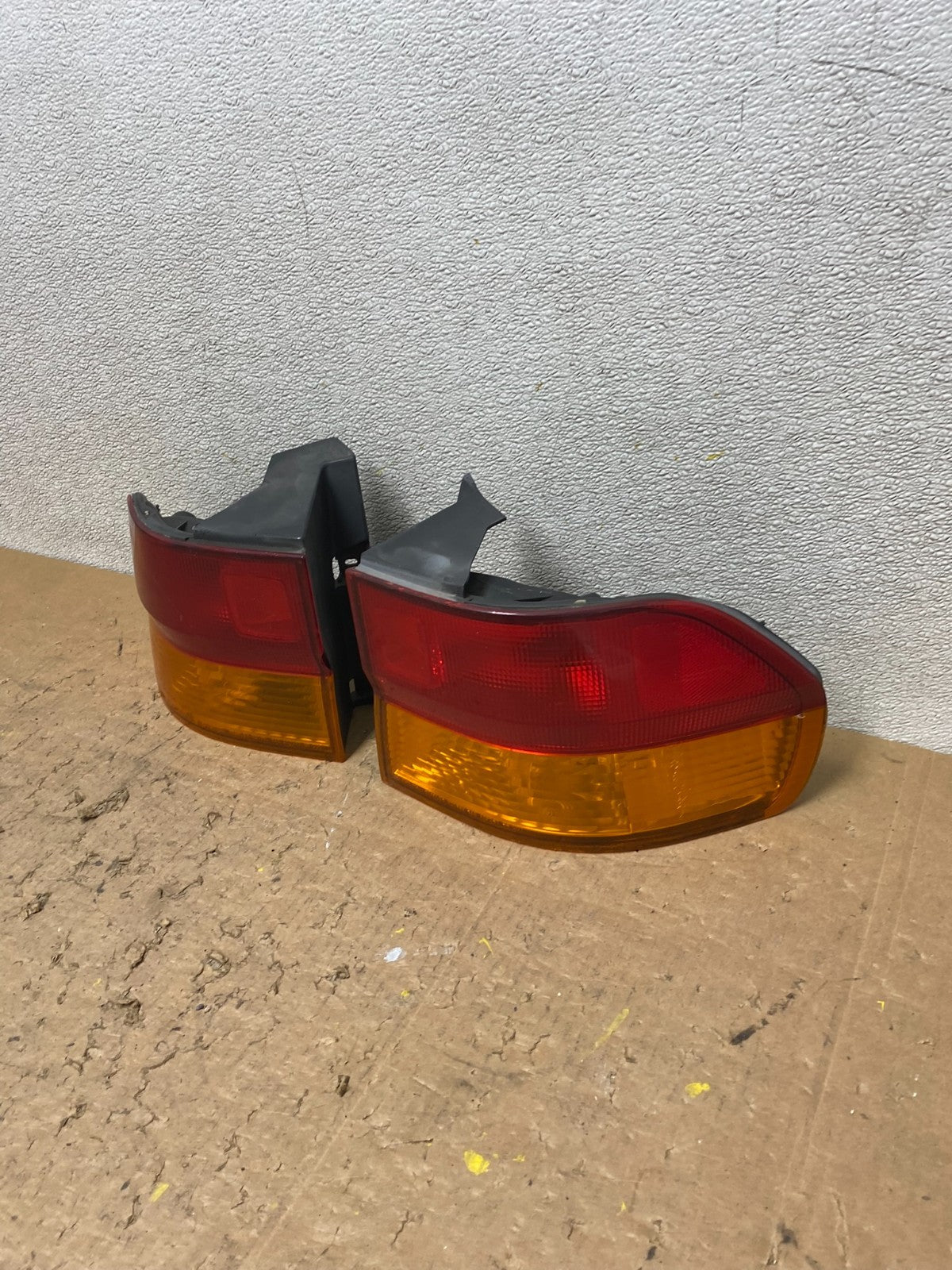 2002 2003 2004 Honda Odyssey Left+Right Side Tail Lights V8043 DW1