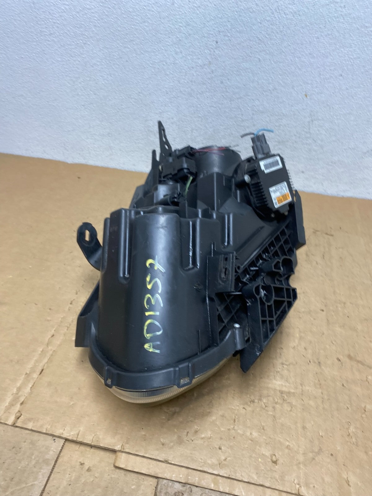 2009-2013 Nissan Rogue Right Passenger Xenon HID Headlight AD1357 DW9