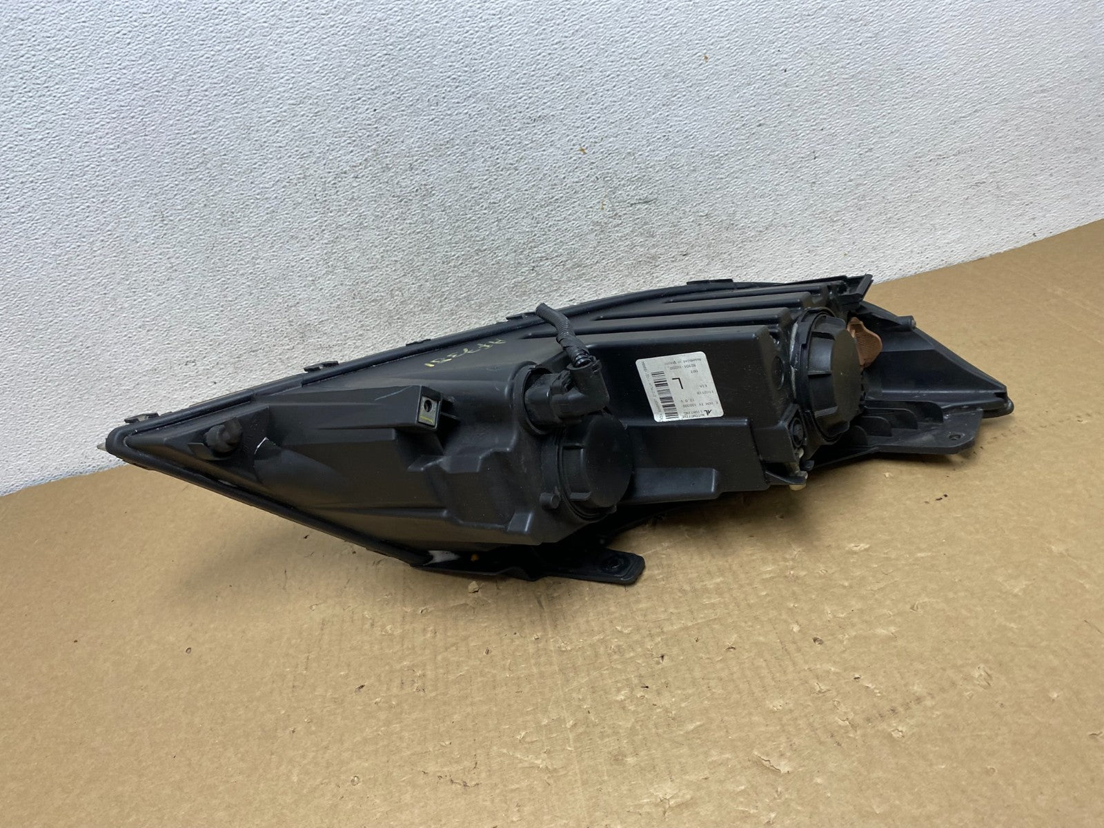 2011 to 2013 Kia Sorento Left Driver LH Side Headlight Halogen AF7381 DW5