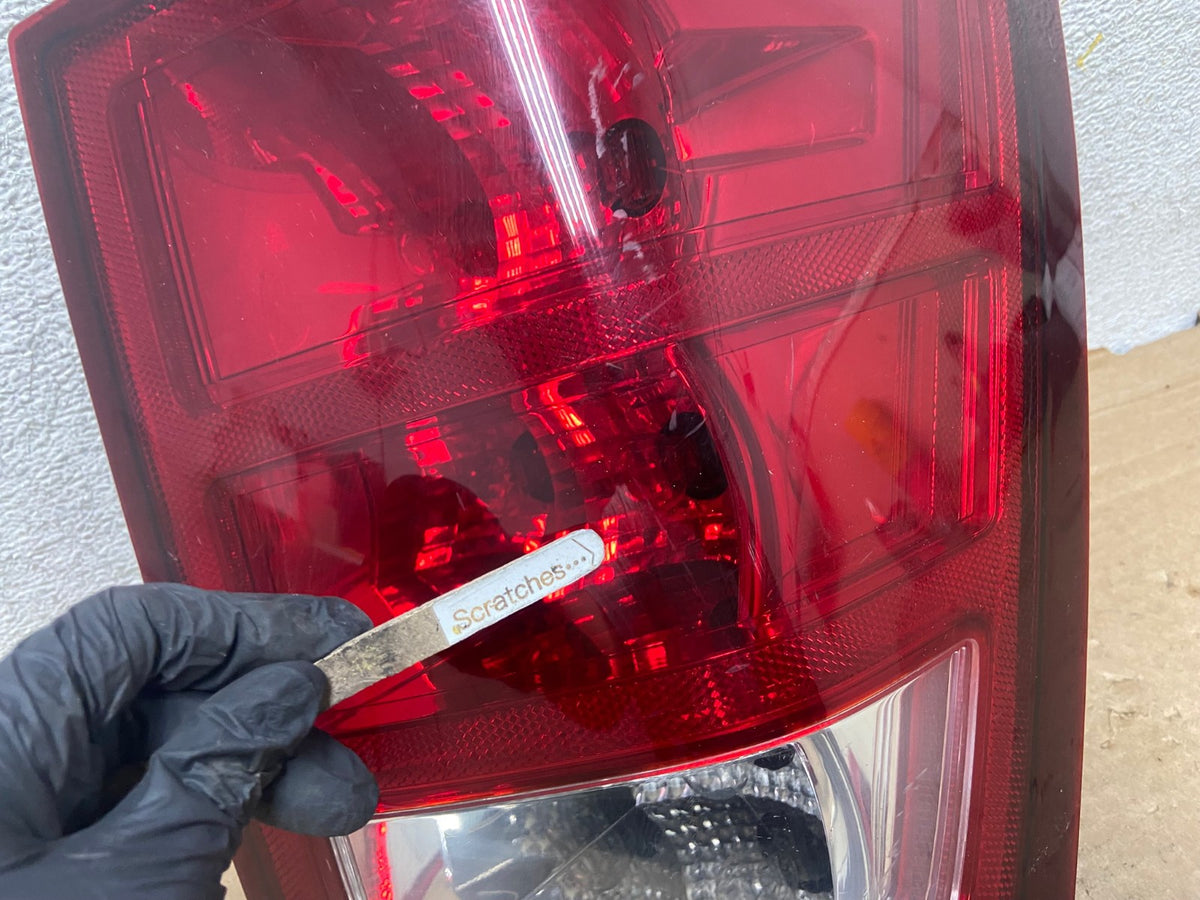 2005 - 2006 Jeep Grand Cherokee Right Passenger Rh Tail Light AH9197 LK3
