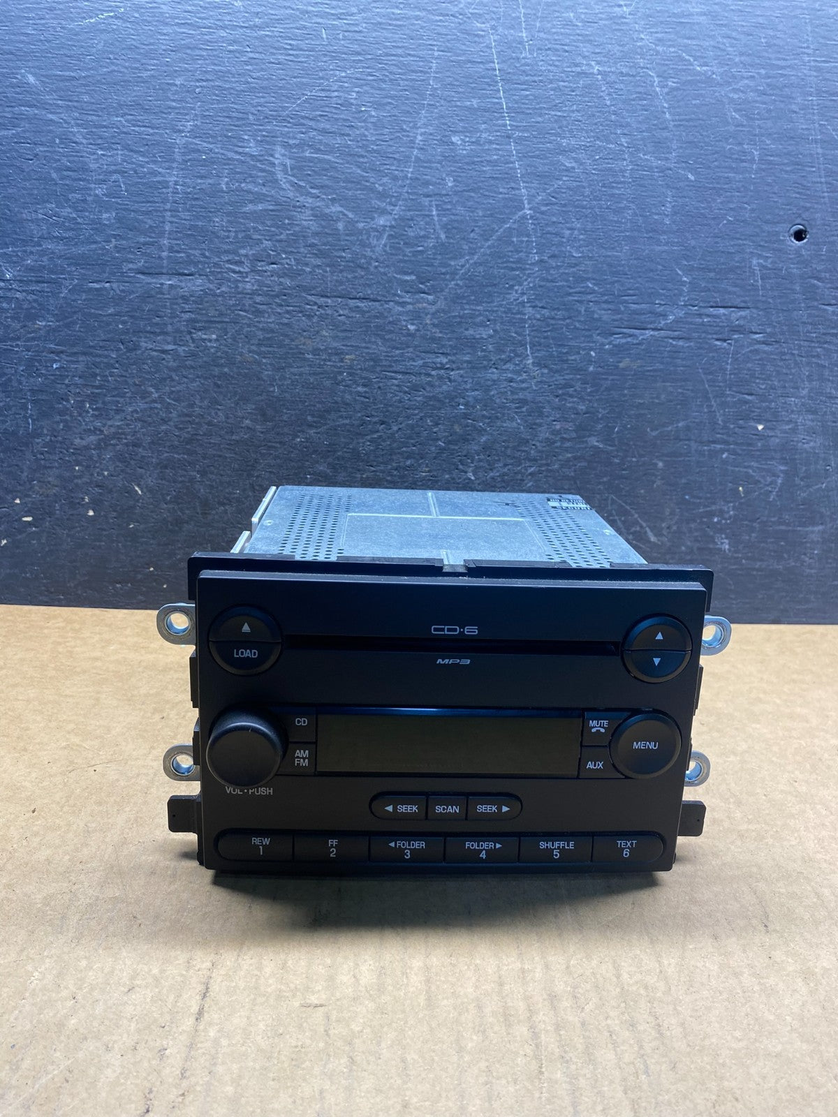 2005 to 2007 Ford Five Hundred Montego Radio CD Player AH4979 DG0
