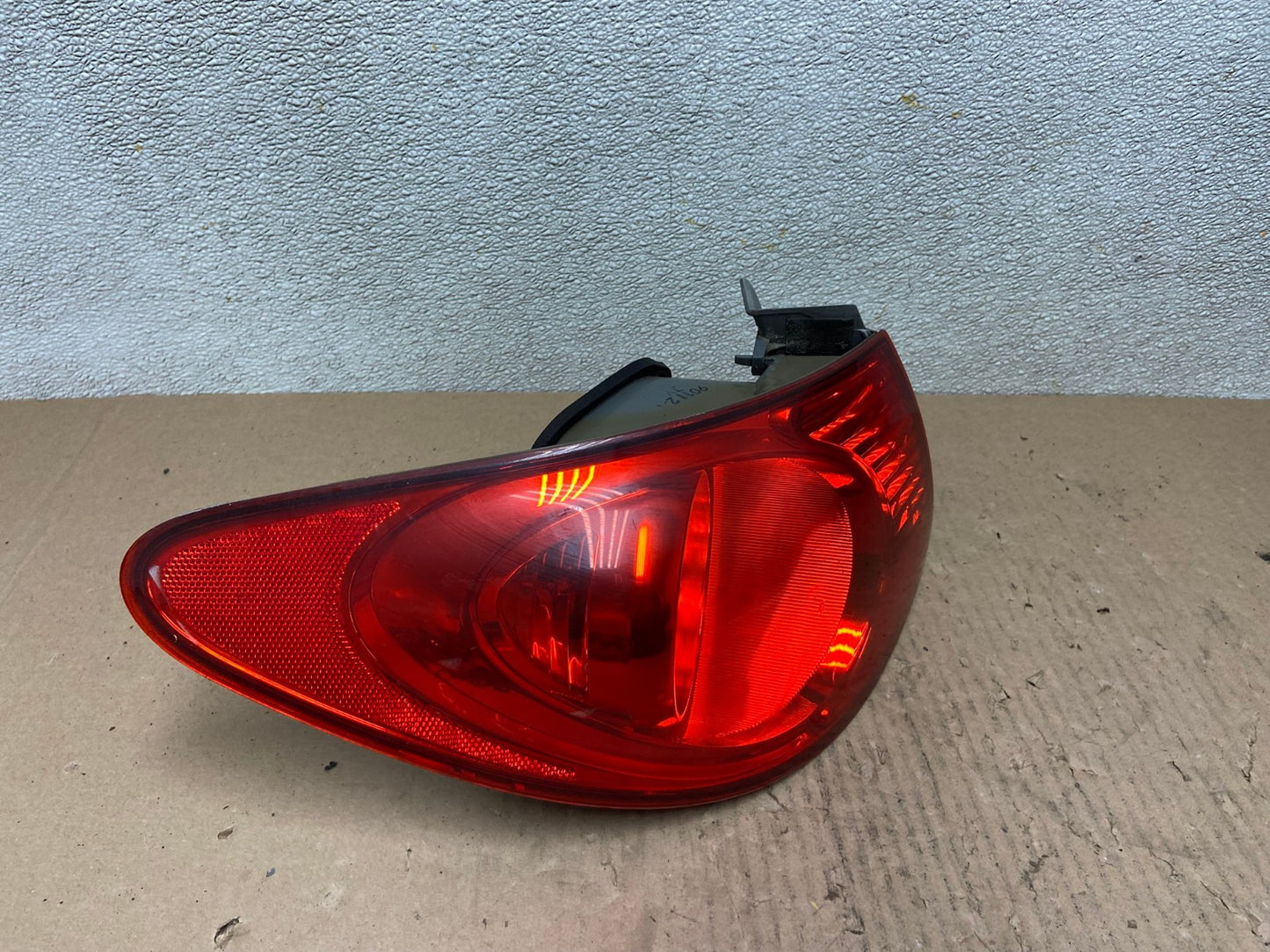 2007 to 2010 Hyundai Elantra Sedan Left Driver Side Tail Light Oem AB6057 LK2
