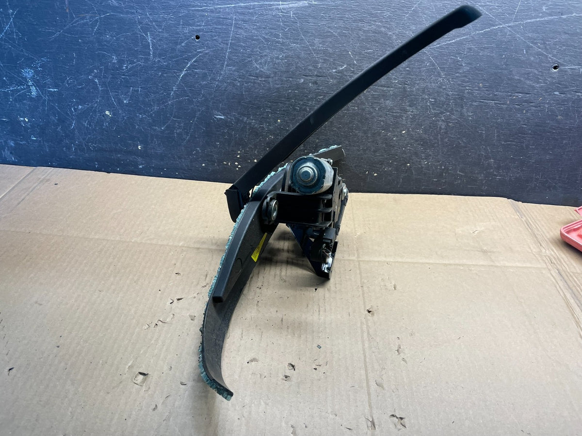 2006 BMW E61 535XI 530XI 528XI Wagon Rear Hatch Window Glass Wiper Motor U21014