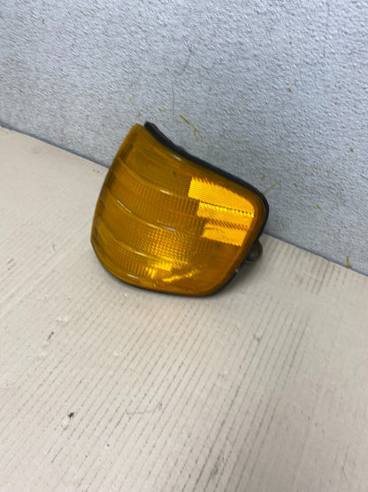 1986-1991 Mercedes W126 500SL 560SEL Left Driver Headlight Turn Signal o3956 DG1